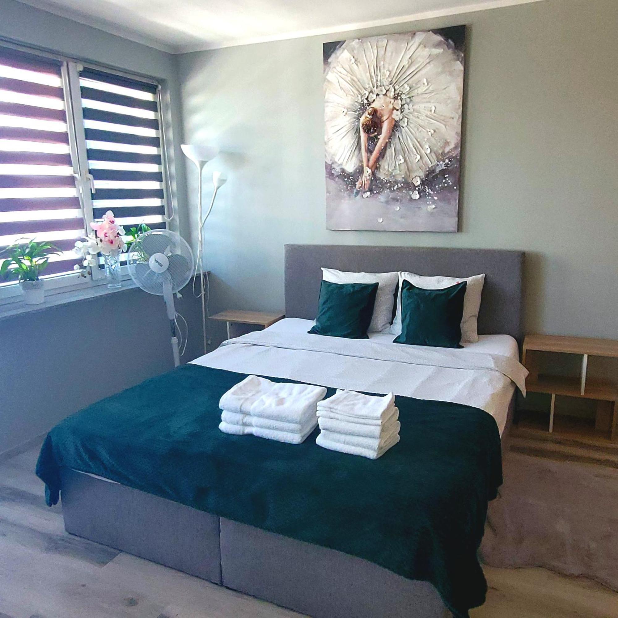 Apartament Centrum Chmielna ワルシャワ エクステリア 写真